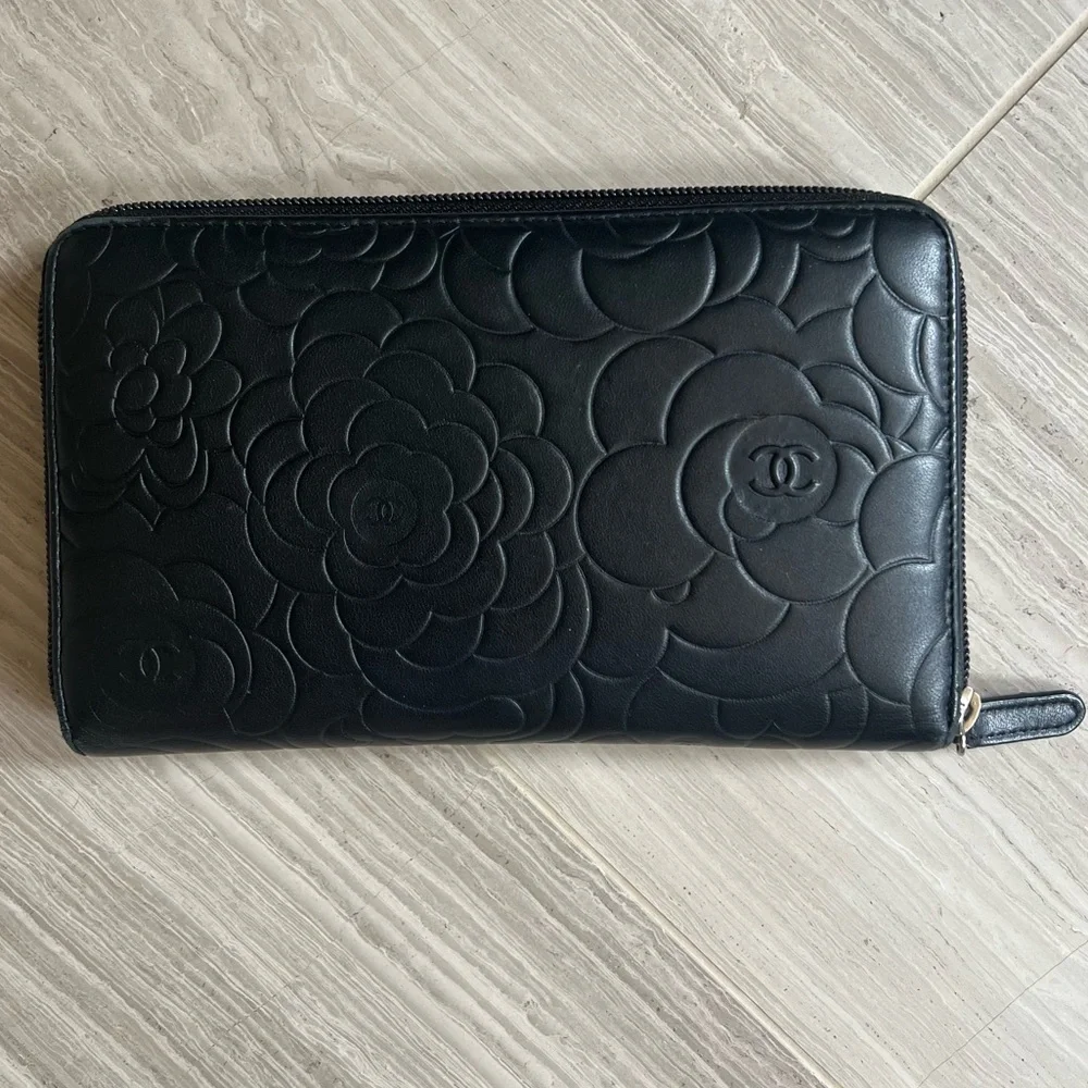 Chanel CC Camélia Floral Zip-Around Wallet